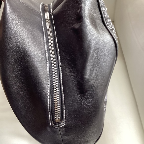 Alexander McQueen Black Large Shoulder Bag - Picture 14 of 15